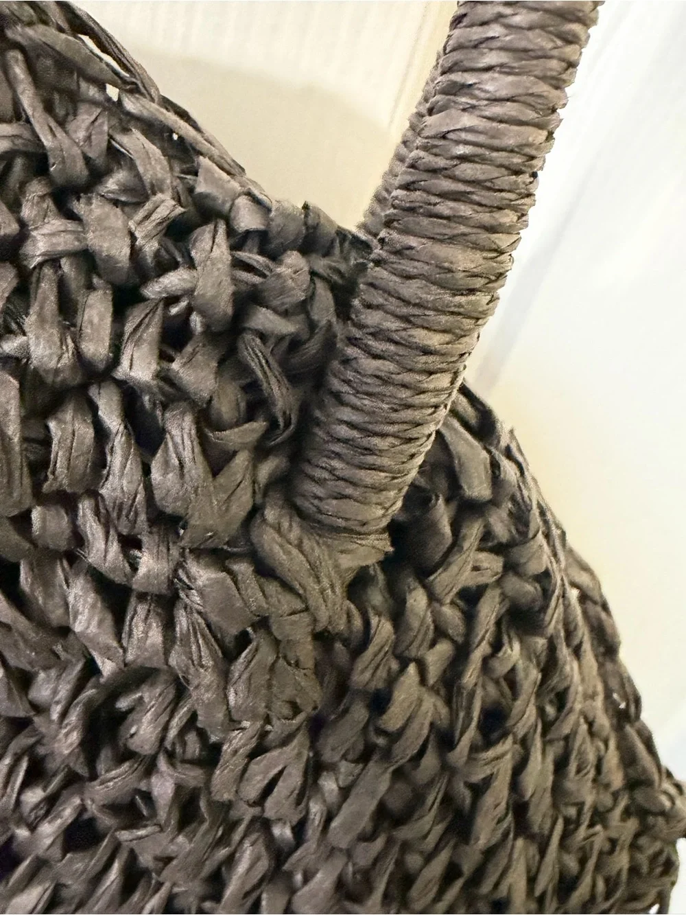 Carried once on vacay Woven Round Tote Bag - Charcoal